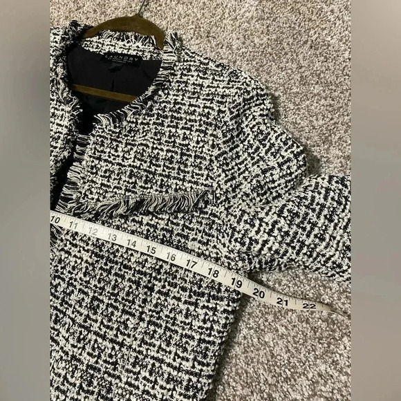 Laundry by Shelli Segal Boucle Knit Textured Fringe Trim Jacket - Size Medium - Picture 8 of 8